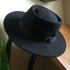 Urban brimmed hat 🌺